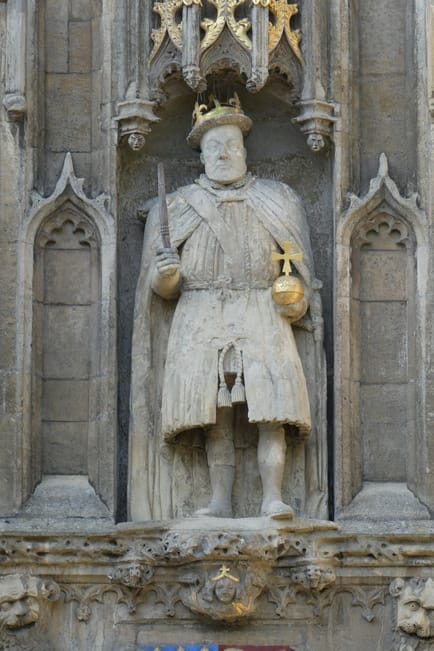 King Henry VIII holding a sceptre? King Henry VIII holding a sceptre?