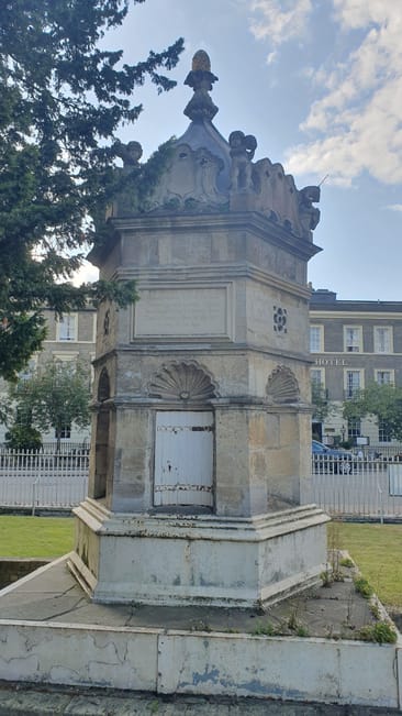 Hobson's Conduit, drinking fountain